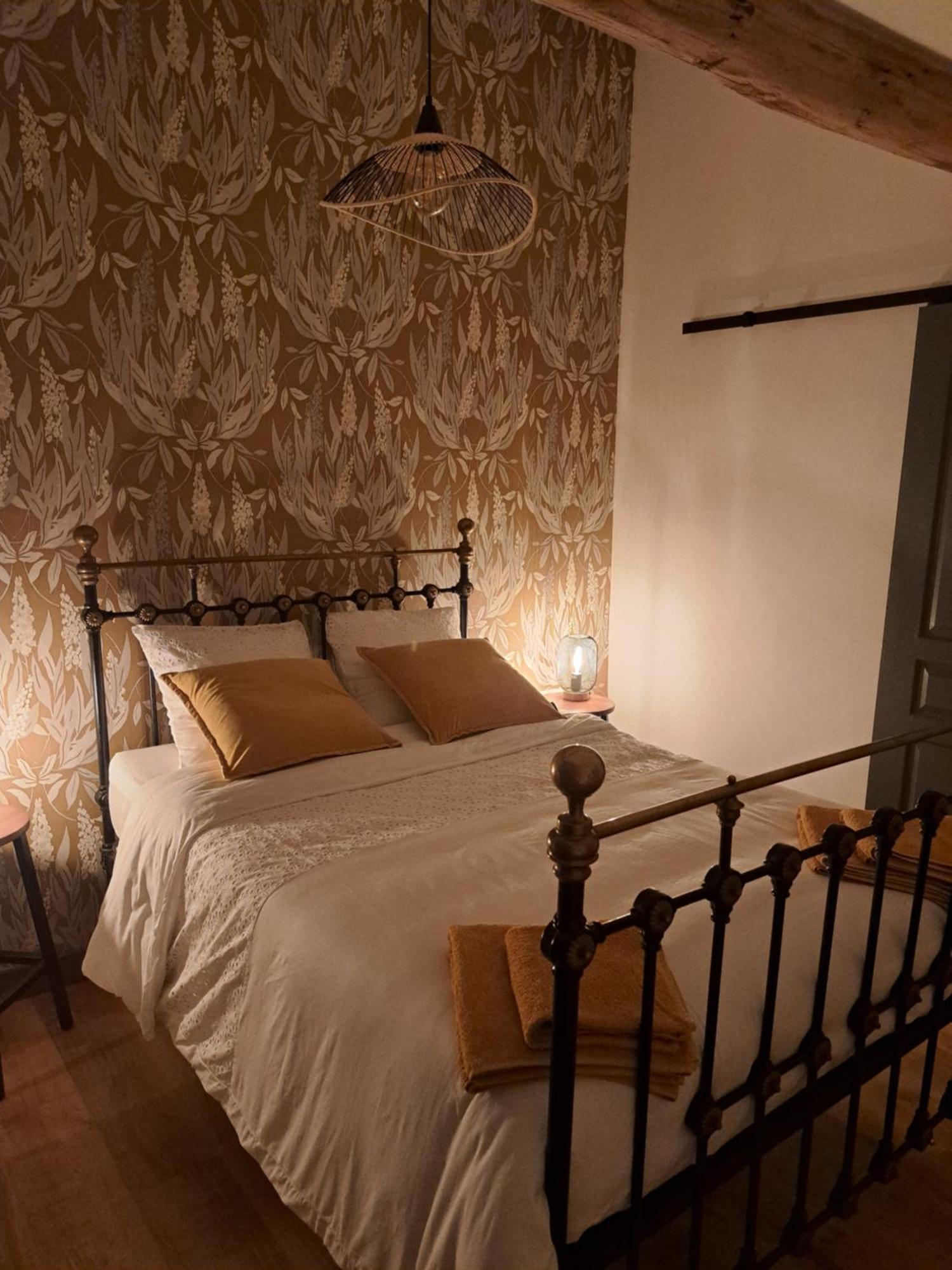 Lavallade12 Chambers D'Hotes Roussines Zimmer foto